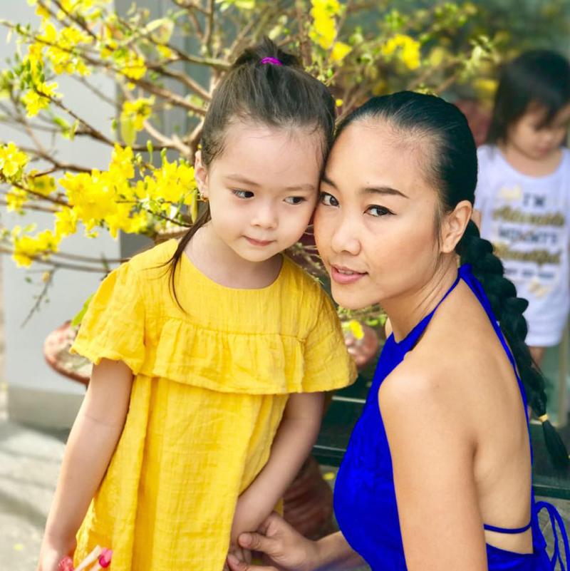 Bé Sol, con gái ca sĩ Đoan Trang là nhóc tỳ nổi tiếng trong giới showbiz Việt.
