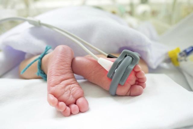 Chấn động: Hàng loạt trẻ sơ sinh bị gãy xương, nứt sọ do bị y tá bạo hành - 1