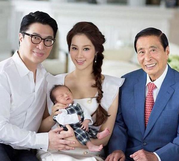 Lấy chồng tỷ phú, bị chê amp;#34;máy đẻamp;#34;, mẹ 9 năm sinh 4 con phản ứng khiến ai cũng choáng - 6