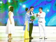 Giải trí - Phì cười khi Việt Hương - Việt Trinh tặng “lựu đạn” cho Thanh Bạch và Lý Hùng