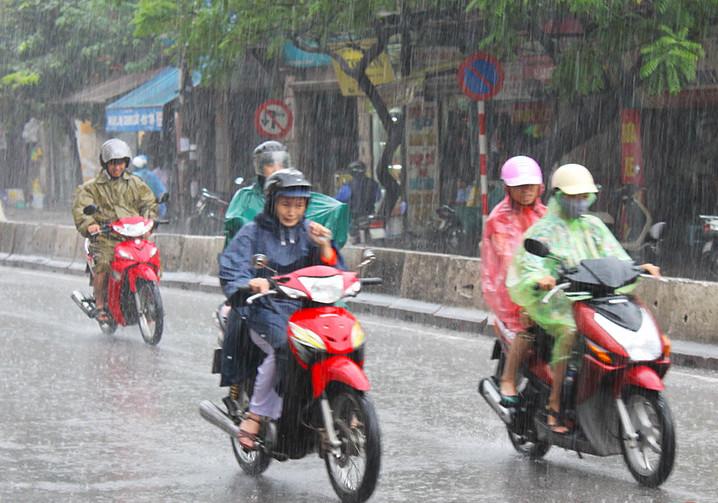 Tin mới thời tiết 12/3: Miền Bắc chuyển mưa dông, Nam Bộ nắng nóng kéo dài - 1