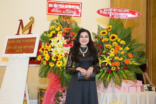 Hoa hậu vì Cộng đồng Trần Huyền Nhung đi xe sang dự sự kiện - 3
