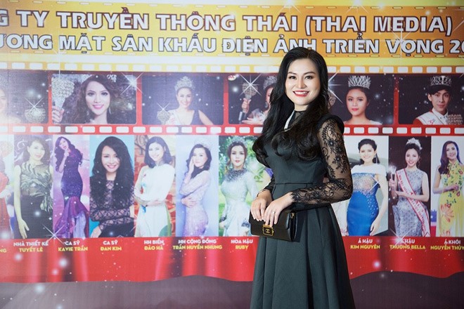 Hoa hậu vì Cộng đồng Trần Huyền Nhung đi xe sang dự sự kiện - 5