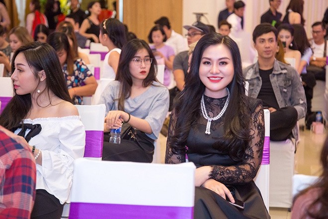 Hoa hậu vì Cộng đồng Trần Huyền Nhung đi xe sang dự sự kiện - 7