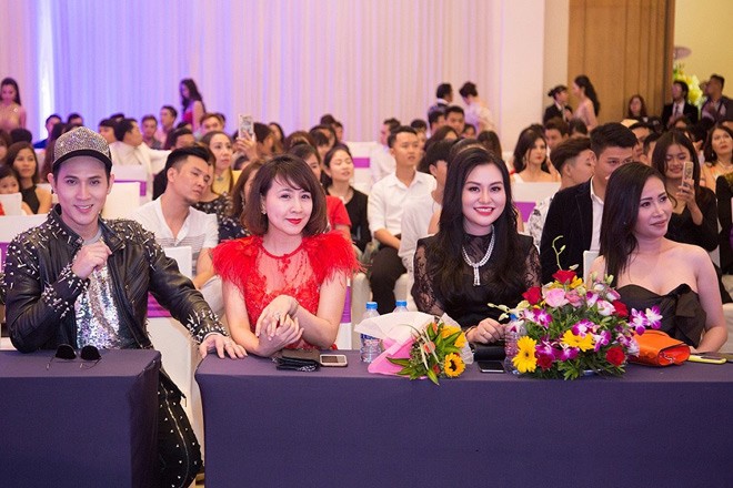 Hoa hậu vì Cộng đồng Trần Huyền Nhung đi xe sang dự sự kiện - 8