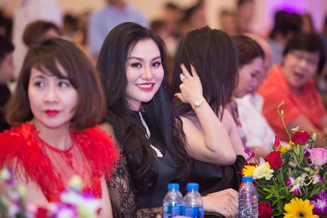 Hoa hậu vì Cộng đồng Trần Huyền Nhung đi xe sang dự sự kiện - 9