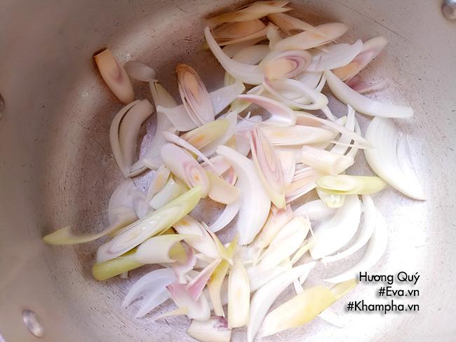 Chồng thèm lòng non chiên sốt tương, vợ vào bếp làm ngay để nhâm nhi - 3
