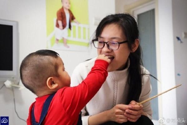 Trẻ 1-8 tuổi, mỗi năm mẹ phải dạy con thành công một tính nết này để bé nên người - 3