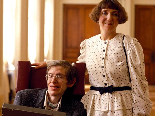 Chuyện tình của thiên tài Stephen Hawking với người vợ đầu tiên: Khi tình yêu vượt qua cả cái chết
