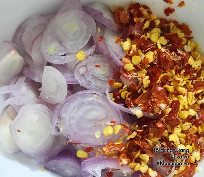 Đây là cách làm sốt mắm ruốc để chấm xoài xanh, cóc non mà hàng nghìn chị em săn lùng - 4