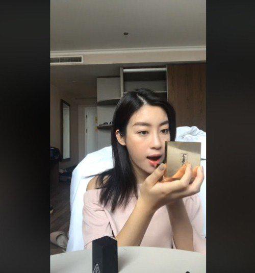 Hội chị em mê mệt với livestream hướng dẫn trang điểm của hoa hậu Đỗ Mỹ Linh - 8