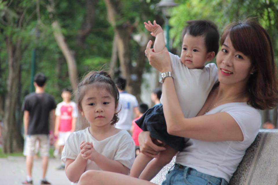 Mẹ Hà Thành 2 lần mang thai đều phải khâu cổ tử cung, nằm amp;#34;treo chânamp;#34; để giữ con - 3