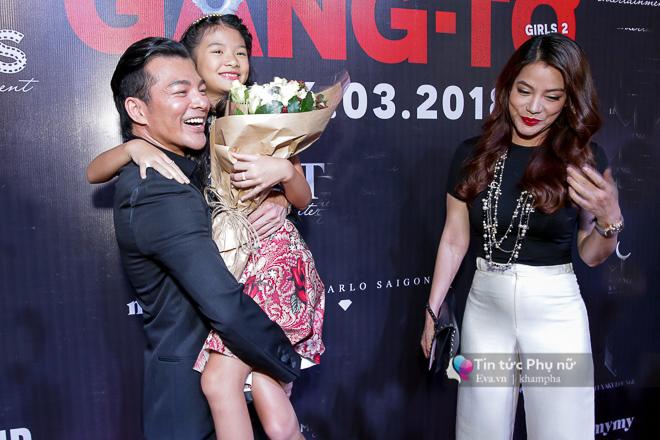 Trương Ngọc Ánh đưa con gái đến chúc mừng chồng cũ ra mắt phim mới - 4