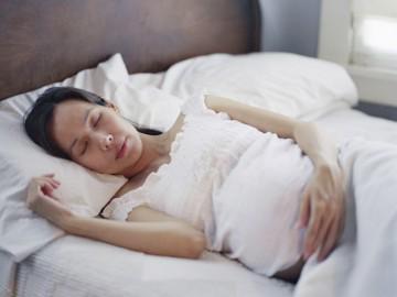3 tư thế ngủ bà bầu cần tránh để không ảnh hưởng đến cả mẹ lẫn con