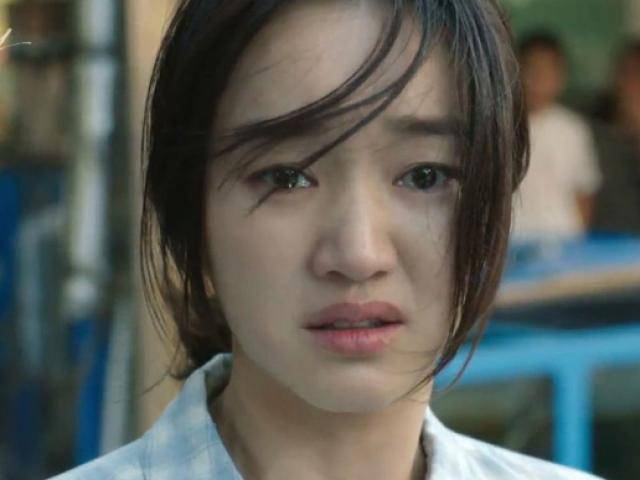 Ngán ngẩm vợ quê mùa, tôi ân hận rớt nước mắt khi tìm thấy quyển sổ chi tiêu của vợ