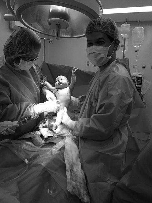 Bác sĩ sản khoa “mát tay” nhất nhì TPHCM liệt kê ưu, nhược điểm của sinh con thuận tự nhiên - 1
