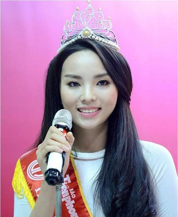 Cằm nhọn, môi tều và mặt sưng phù cứ như đúc từ một khuôn của amp;#34;Hội chị emamp;#34; Kỳ Duyên! - 3