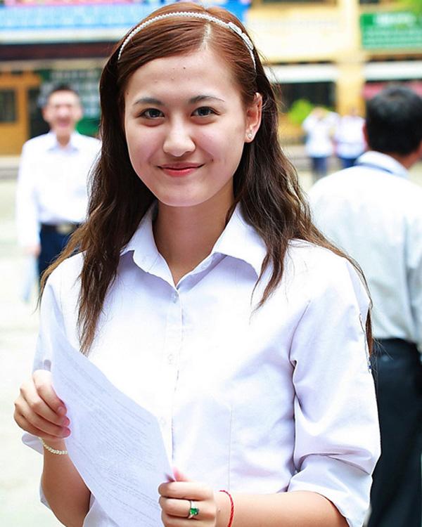 Cằm nhọn, môi tều và mặt sưng phù cứ như đúc từ một khuôn của amp;#34;Hội chị emamp;#34; Kỳ Duyên! - 12