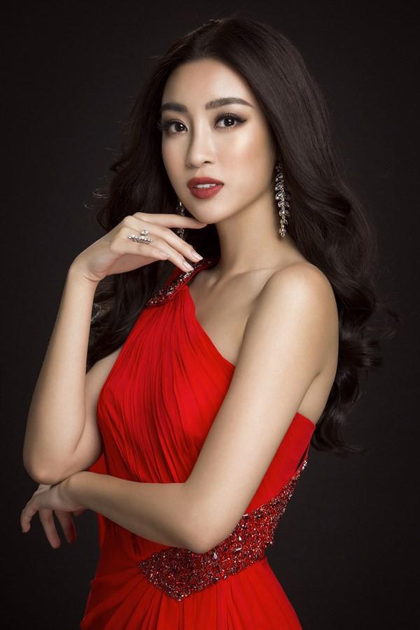 Váy dạ hội cắt xẻ của Top 10 Hoa hậu Hoàn vũ Việt Nam