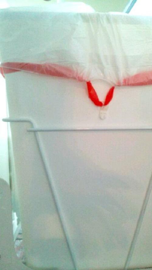 Học bà mẹ trẻ chỉ dùng vài móc dính tường giải quyết được mọi vấn đề trong gian bếp - 2