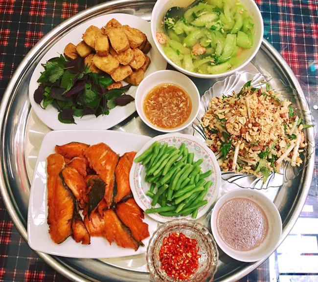 Con dâu vào bếp làm cơm mừng sinh nhật mẹ chồng cho amp;#34;thiên hạ thái bìnhamp;#34; - 5