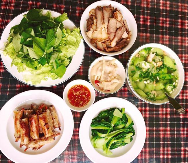 Con dâu vào bếp làm cơm mừng sinh nhật mẹ chồng cho amp;#34;thiên hạ thái bìnhamp;#34; - 8