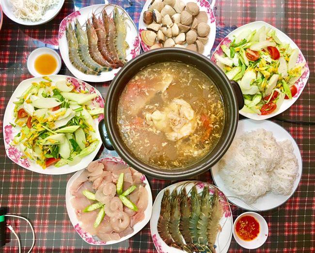 Con dâu vào bếp làm cơm mừng sinh nhật mẹ chồng cho amp;#34;thiên hạ thái bìnhamp;#34; - 11