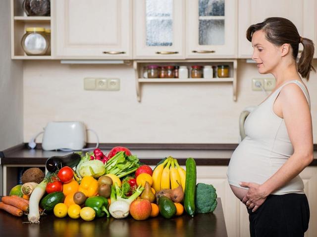 Mùa hè nắng nóng sắp đến, mẹ bầu nhớ ăn 7 loại quả vừa tốt vừa giải khát này!