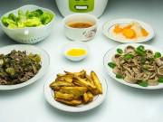 Bếp Eva - "Tủ lạnh có gì nấu đấy”, 9x vẫn khiến cơm nhà có hai người hấp dẫn, ai thấy cũng thèm