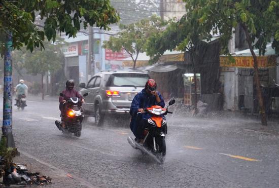 Tin mới thời tiết 15/3: Hà Nội có sương mù vào buổi sáng, TP.HCM chuyển mưa rào và dông lốc - 1