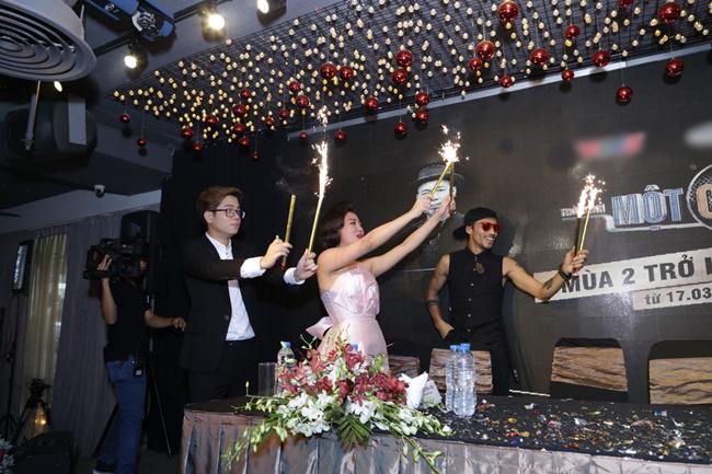 Diva Hồng Nhung bất ngờ, sung sướng khi được tổ chức sinh nhật tuổi 48 ngay ở sự kiện - 2