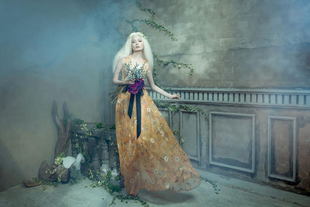 Hoa hậu Hương Giang đẹp lấn lướt đàn chị cùng tên khi đụng váy rực rỡ - 6