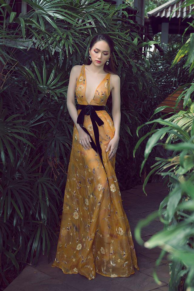 Hoa hậu Hương Giang đẹp lấn lướt đàn chị cùng tên khi đụng váy rực rỡ - 2