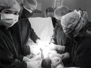 Bà bầu - Bác sĩ sản khoa “mát tay” nhất nhì TPHCM liệt kê ưu, nhược điểm của sinh con thuận tự nhiên