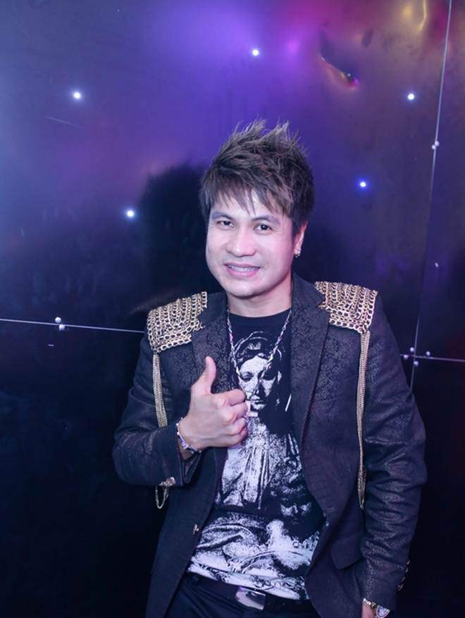 Cái giá ca sĩ hội chợ: Cát-xê thấp, bị đụng trên chạm dưới - 1