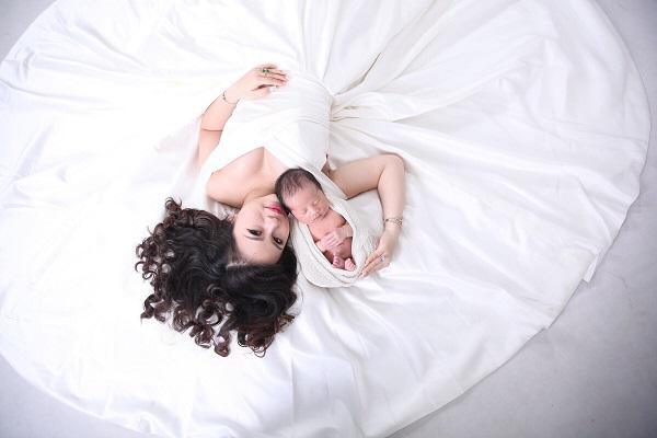 Ông bố khéo chăm con amp;#34;hết phần vợamp;#34; kể chuyện thay bỉm, tắm bé khiến chị em chào thua - 6