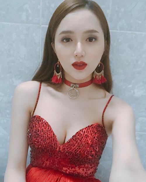 Hoa hậu Hương Giang chính là mỹ nhân nghiện diện đồ đỏ nhất Vbiz - 18