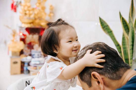Bà xã Tuấn Hưng dành lời yêu thương cho con gái nhân dịp sinh nhật - 9