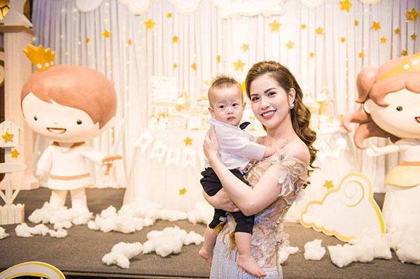 Vợ Việt Anh amp;#34;Người phán xửamp;#34; lần đầu kể lại quãng thời gian trầm cảm vì một mình chăm con - 2