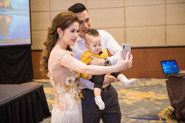 Vợ Việt Anh amp;#34;Người phán xửamp;#34; lần đầu kể lại quãng thời gian trầm cảm vì một mình chăm con - 1