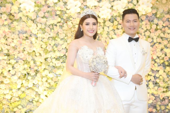 Hari Won, Đàm Vĩnh Hưng hội ngộ trong đám cưới Tố Ny và chồng cơ phó hàng không - 1