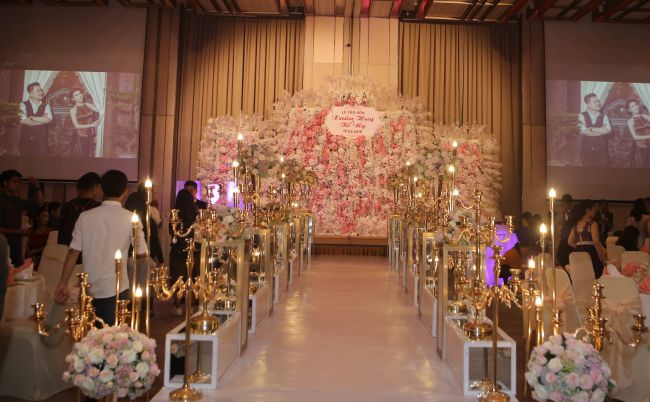 Hari Won, Đàm Vĩnh Hưng hội ngộ trong đám cưới Tố Ny và chồng cơ phó hàng không - 4