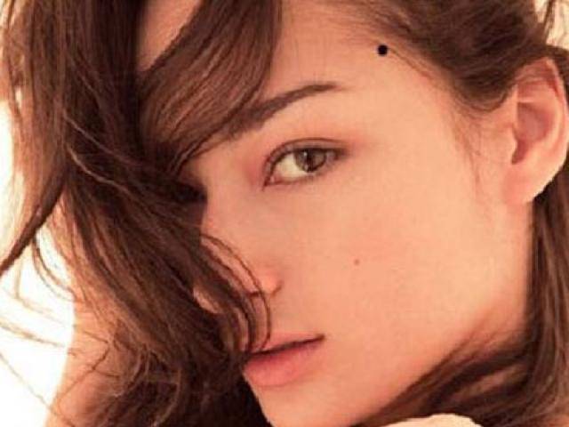 4 nốt ruồi phú quý của phụ nữ có tướng vượng phu ích tử, vận mệnh giàu sang