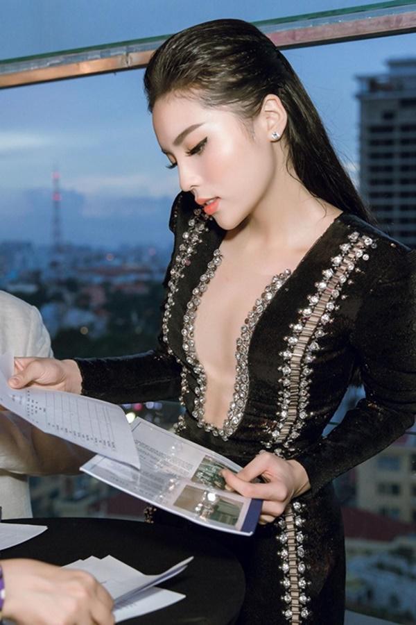 Cứ ngỡ Kỳ Duyên ngực lép cho đến khi cô nàng khoe ảnh vòng 1 amp;#34;lên xuốngamp;#34; thất thường! - 7