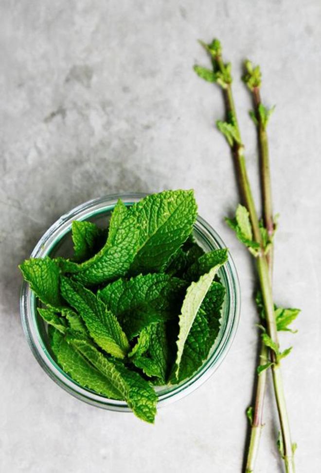 Hôi miệng lâu năm cũng thơm tho tức thì chỉ với 1 nắm lá mua tại chợ này! - 6