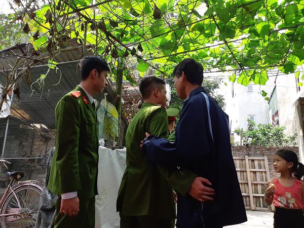 Mẹ chiến sĩ cảnh sát tử vong: “Cái ôm của con vẫn còn ấm, mà nay con đã ra đi” - 4