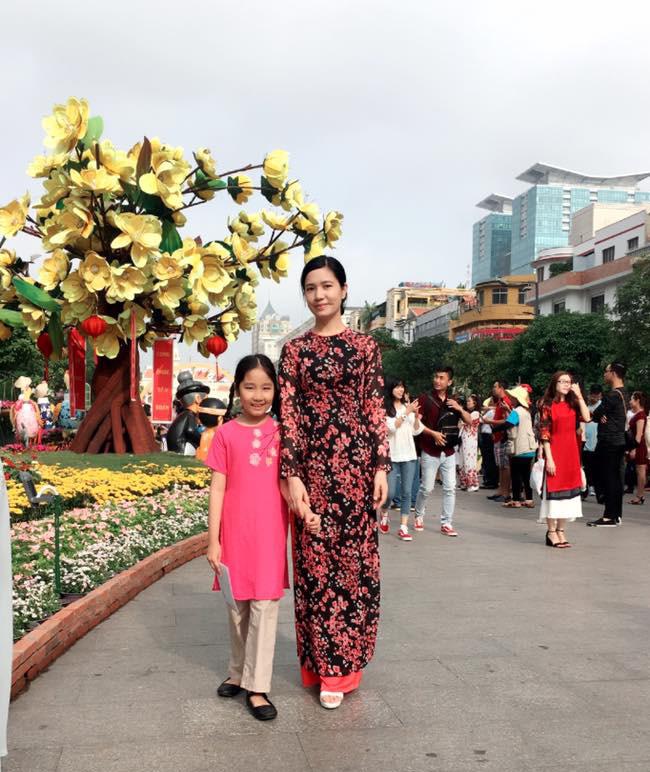 Nổi tiếng với bánh tặng mẹ chồng, giờ nàng dâu lại tặng bố chồng bánh giống bàn cờ như thật - 1