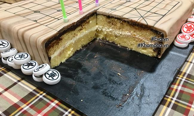 Nổi tiếng với bánh tặng mẹ chồng, giờ nàng dâu lại tặng bố chồng bánh giống bàn cờ như thật - 5