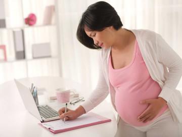 Thai nhi 33 tuần: Bé mở mắt và tập thở bằng miệng