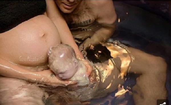 Ảnh hiếm hoi về các ca amp;#34;đẻ bọc điềuamp;#34;, được cho là em bé có số may mắn cả đời - 4